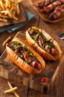 hausgemachte Hot Dogs mit Speckmantel foto