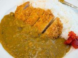 japanisches essen gebratenes schweinefleisch tonkatsu curry mit reis foto