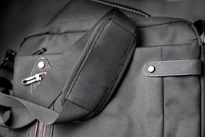 Armtaschenmodell aus schwarzem Stoff foto