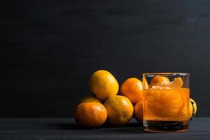 Orangencocktail mit Orangen