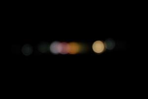 abstraktes licht in der stadt bokeh und defokussierte lichter, nacht unscharfer hintergrund foto