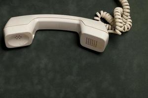 Vintage-Telefon mit Hörer und Anrufbeantworter foto