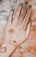 Hand mit Henna foto