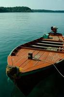 thailändisches traditionelles Longtail-Holzboot. Insel Koh Kood, Thailand. foto