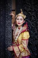 thailändisches kostümkleid schöne frauen, kostüm thailändischer stil in thailand foto