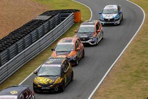 buriram thailand 7. oktober team racing fährt während des autobacs super gt round7 burirum united super gt rennen auf der chang international circuit, super gt rennen 2017, in buriram, thailand. foto