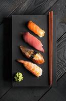 traditionelles japanisches Sushi foto