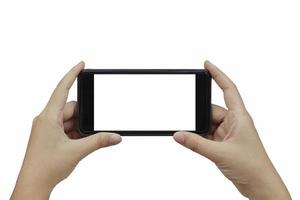 Hand, die Smartphone mit weißem leerem Bildschirm auf weißem Hintergrund hält. foto