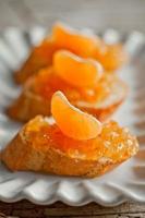 Baguettestücke mit Orangenmarmelade foto