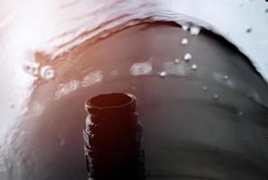 Rohöl aus Ölquelle foto