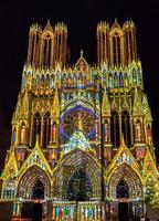 Reims, Frankreich, 2015. Lichtshow in der Kathedrale von Reims foto