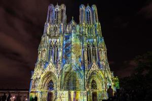 Reims, Frankreich, 2015. Lichtshow in der Kathedrale von Reims foto