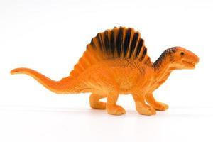 Spinosaurus-Spielzeugmodell auf weißem Hintergrund foto