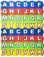 Puzzle-ABC auf weißem Hintergrund foto