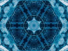 Reflexion des tiefblauen Meeres im Kaleidoskopmuster. dunkelblauer abstrakter hintergrund. kostenloses Foto. foto