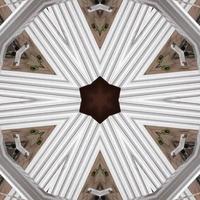 abstrakter hintergrund aus holz auf dem dach. Kaleidoskop-Muster. kostenloses Foto