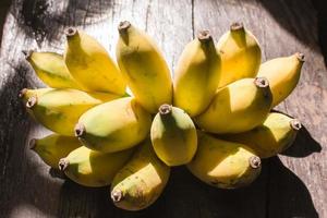 Banane auf Holz foto