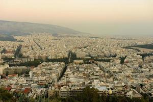 Panorama der Abendstadt mit Lycabettus-Hügel foto