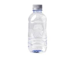 Plastikwasserflasche lokalisiert auf weißem Hintergrund mit Beschneidungspfad. foto