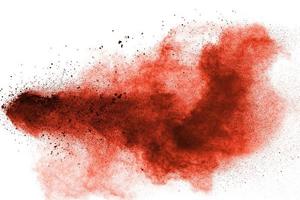 abstrakter roter Staub auf weißem Hintergrund. rote Pulverexplosion. foto