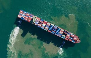 luftdraufsicht logistik und transport von containerfrachtschiffen und frachtimport-exportgeschäften foto