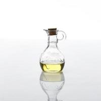 Olivenöl in Vintage-Flasche