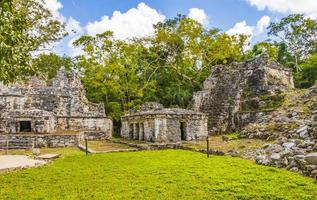 alte Maya-Stätte mit Tempelruinen Pyramidenartefakten Muyil Mexiko. foto