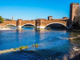 hdr castelvecchio-brücke alias scaliger-brücke in verona foto