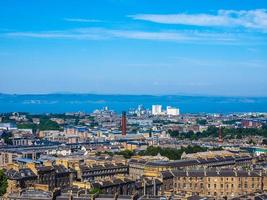 hdr-luftaufnahme von edinburgh vom calton hill foto