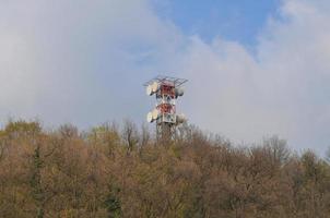 Kommunikationsturm mit Antennen foto