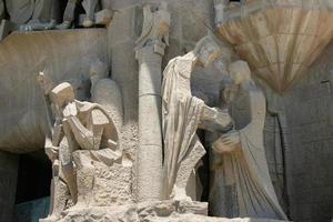 Barcelona, Spanien, 2006. Nahaufnahme einer Skulptur in Gaudis Kathedrale Sagrada Familia foto