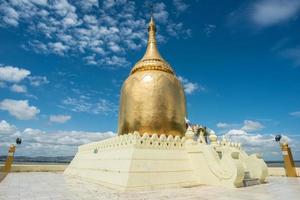 Die Bupaya-Pagode ist eine bemerkenswerte Pagode in Bagan in Myanmar, an einer Biegung am rechten Ufer des Ayeyarwady-Flusses. die kleine Pagode, die eine bauchige Kuppel hat. foto