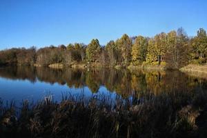 ein blick auf den alderford see in der nähe von whitchurch in shropshire foto