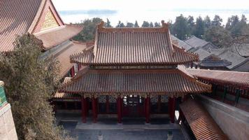 Landschaft mit dem traditionellen Sommerhaus des chinesischen Kaisers im Freien foto