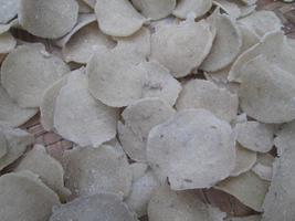 rohe Chips, typisch javanesisches Essen foto