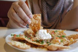 Maischips Nachos mit gebratenem Hackfleisch foto