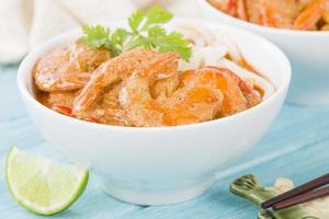 thailändische Currygarnele mit Nudeln foto