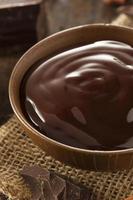 süße dunkle Schokoladensauce foto