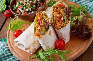 Burritos Wraps mit Hackfleisch und Gemüse