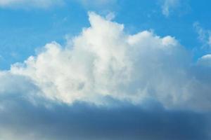 schöne Wolken am Himmel foto