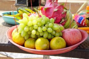 Viele Arten von Früchten werden verwendet, um heilige Dinge anzubeten. foto