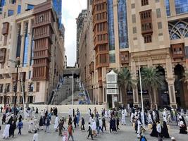 mekka, saudi-arabien, 2021 - schöne aussicht auf wolkenkratzer in mekka, saudi-arabien. foto