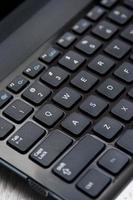 Laptop-Computer mit englischer Tastatur foto