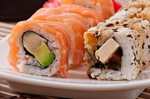 japanisches Essen - Sushi und Sashimi foto