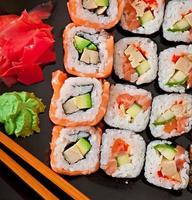 japanisches Essen - Sushi und Sashimi foto