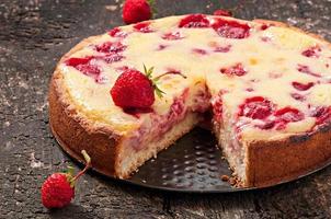 Französischer Kuchen mit Erdbeeren foto