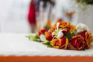 Hochzeitstorte mit Blumendekoration