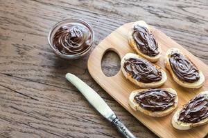 Baguettescheiben mit Schokoladencreme