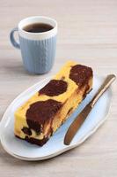Reisekuchen, Mini-Laib-Marmorkuchen mit geschmolzener Schokolade im Inneren. auch als Röhrenkuchen bekannt