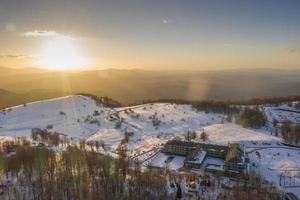 Luftaufnahme am Berg im Winter foto